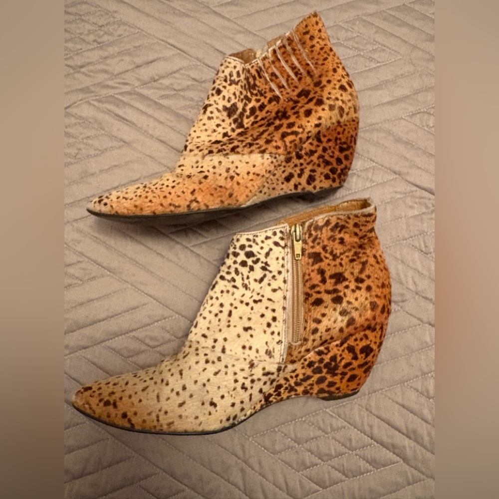 Vintage Leopard print cow hair leather booties - size 6.5